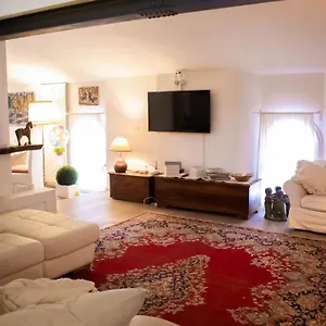 La Finestra Apartment